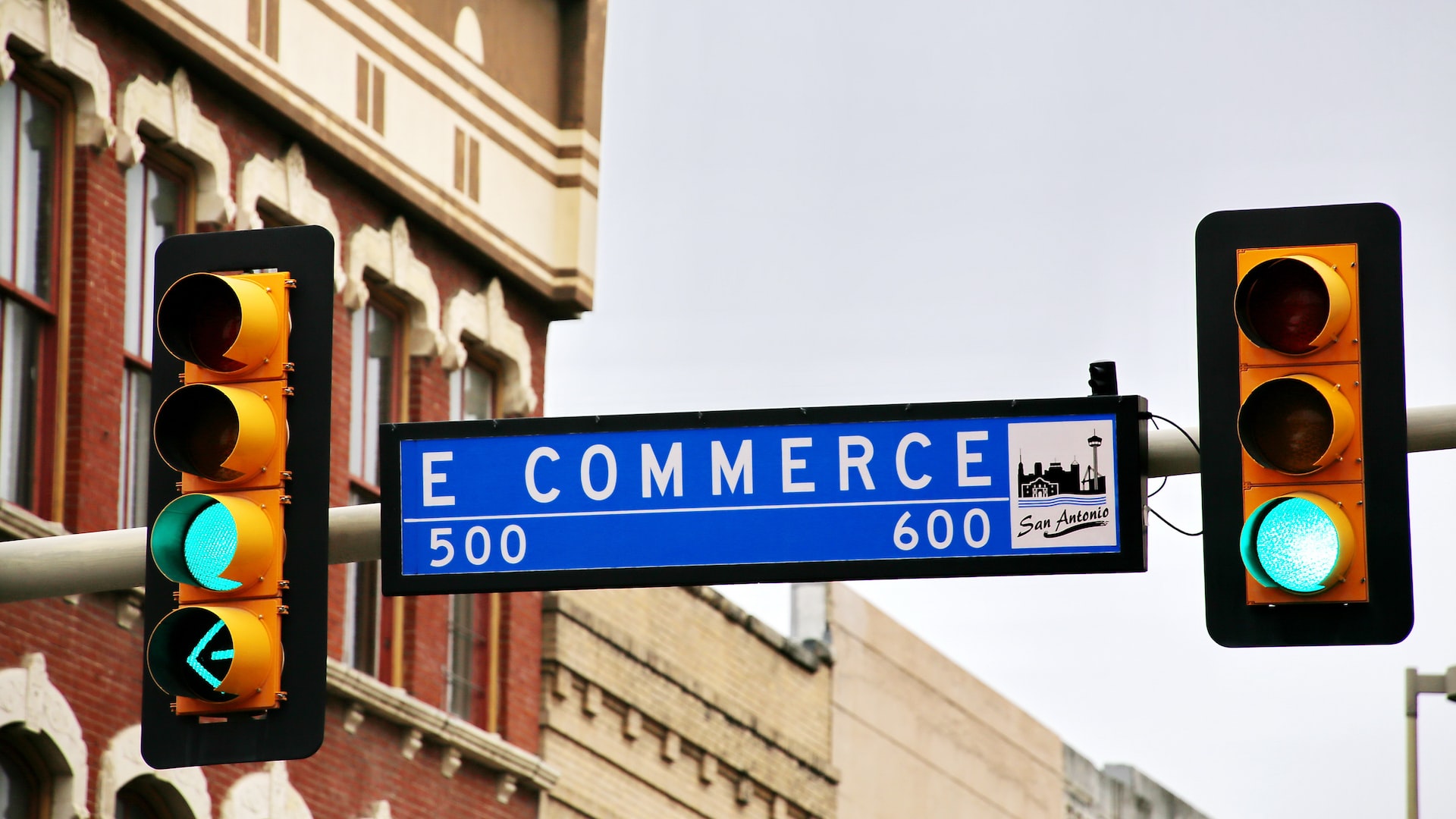 Street sign that says e-commerce